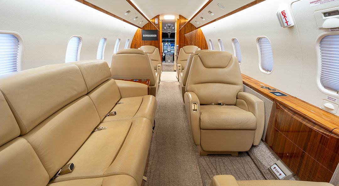 2013 BOMBARDIER CHALLENGER 300 For Sale